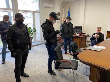 Свежие новости: Весенние посадки начались. НАБУ задержало руководителей Агентства по управлению Чернобыльской зоной отчуждения на получении взятки