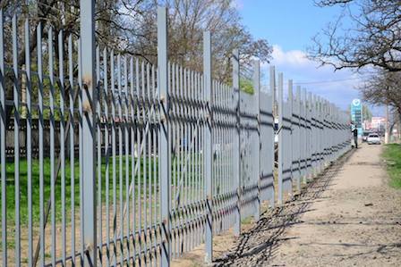 Свежие новости: В Николаеве возле троллейбусного парка начали строить стоянку и даже возвели забор