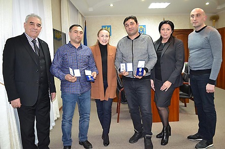 Свежие новости: Николаевцев, спасших семью из горящей машины, наградили знаками отличия и выдвинут на премию «Герой-спасатель года»