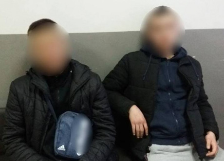 Свежие новости: Полиция поймала в Луцке хулиганов, которые прикрепили фаллоимитатор к патрульной машине