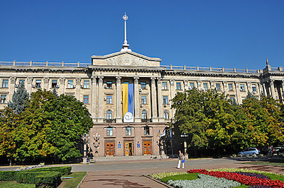 Свежие новости: ОНЛАЙН. Несколько десятков николаевцев заблокировали трибуну Николаевского горсовета: Казакова заявила, что здание заминировали