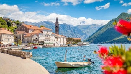 Свежие новости: Черногория открыла границы для украинцев: есть условие