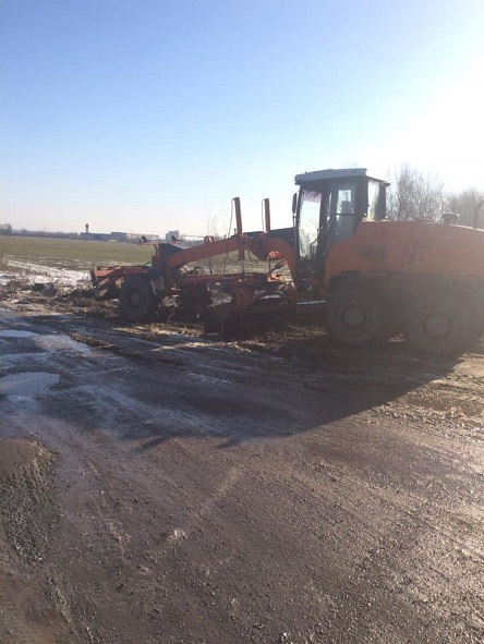 Свежие новости: Начаты аварийные работы по ликвидации выбоин на местной автодороге О 151113 (Днепр-Николаев) -Гороховка