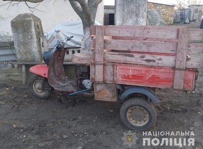 Свежие новости: На Вознесенщине мужчина погиб после падения с кузова грузового мотороллера