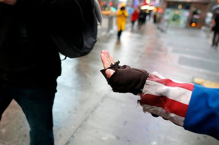 Свежие новости: В Первомайске местные жители спасли 2-летнюю девочку, которая попрошайничала под супермаркетом