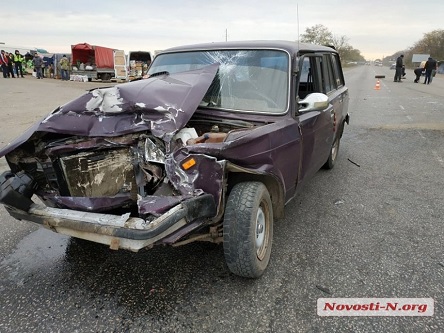 Фото новости: Под Николаевом столкнулись грузовик и «Жигули»: один пострадавший Свежие новости: Под Николаевом столкнулись грузовик и «Жигули»: один пострадавший