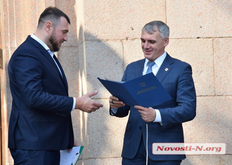 Свежие новости: В Николаеве волонтерам, которые закрашивали рекламу наркотиков, вручили грамоты