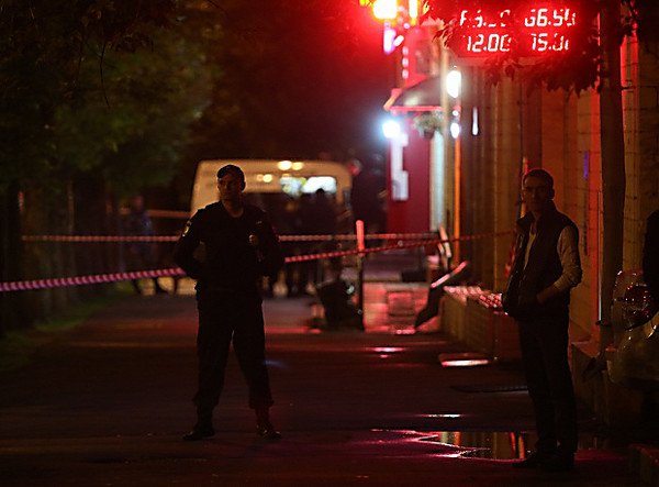 Свежие новости: В Москве неизвестный захватил в заложники сотрудников банка, угрожая взрывом