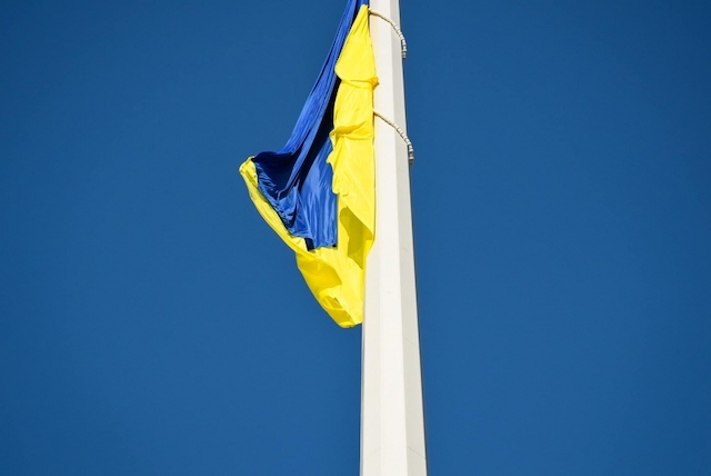 Фото новости: У Миколаєві урочисто підняли найбільший в області прапор України Свежие новости: У Миколаєві урочисто підняли найбільший в області прапор України