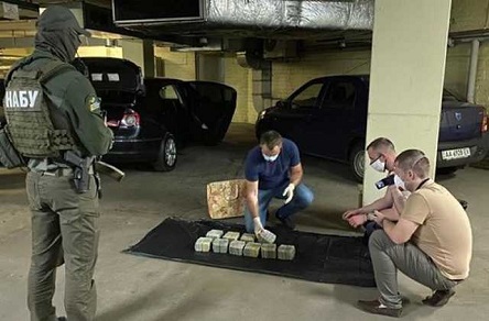 Фото новости: Фигурантку дела о взятке в 6 млн долларов освободили под залог в 120 млн гривен Свежие новости: Фигурантку дела о взятке в 6 млн долларов освободили под залог в 120 млн гривен