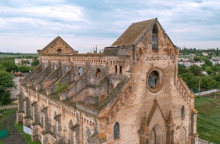 Свежие новости: Николаевец показал с высоты птичьего полета полуразрушенный костел 19 века в Степовом