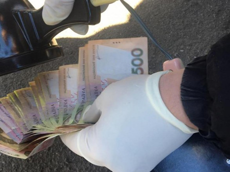 Свежие новости: В Виннице на взятке задержали полицейского