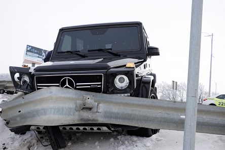 Свежие новости: ВИДЕО: Под Киевом перевернулся Gelandewagen: пострадал мужчина