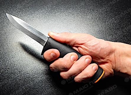 Свежие новости: Молодого человека в Одессе пырнули ножом из-за карточного долга