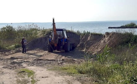 Фото новости: У села Лупарево выявили незаконную добычу песка Свежие новости: У села Лупарево выявили незаконную добычу песка