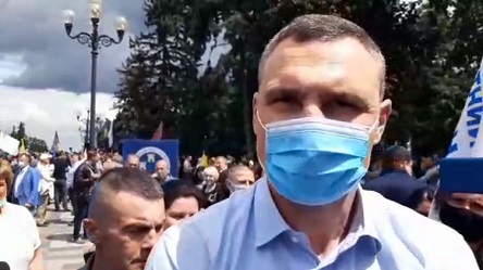 Свежие новости: Кличко пришел к Раде и в разгар коронавируса обнимался с людьми