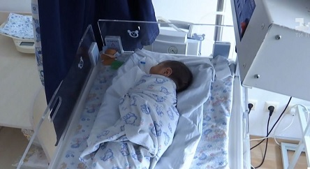 Свежие новости: В Ровно 12-летняя девочка родила ребенка. Она жила на свалке