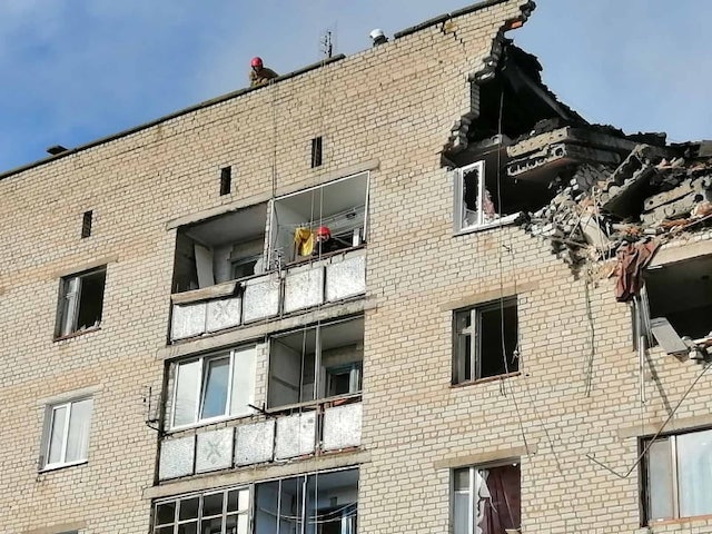 Фото новости: Жильцов взорвавшегося в Новой Одессе дома временно поселят в общежитии лицея Свежие новости: Жильцов взорвавшегося в Новой Одессе дома временно поселят в общежитии лицея