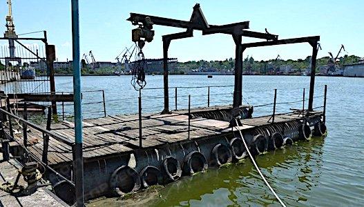 Свежие новости: ВИДЕО: В Николаеве руководитель рыбинспекторов при задержании прыгнул в воду вместе со взяткой