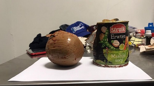 Фото новости: В аэропорту Борисполя нашли полкило кокаина в банке от овощного супа Свежие новости: В аэропорту Борисполя нашли полкило кокаина в банке от овощного супа