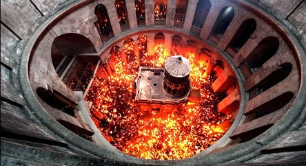 Свежие новости: ОНЛАЙН-ТРАНСЛЯЦИЯ: В Иерусалиме тысячи паломников ждут схождение Благодатного огня