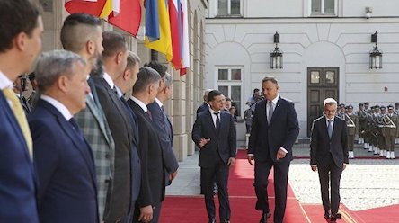 Свежие новости: Зеленский бизнесменам в Польше: Готов лично защищать инвестиции