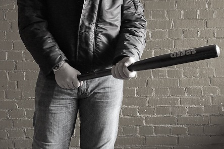 Свежие новости: В Николаеве задержали двух грабителей, которые напали на мужчину на остановке