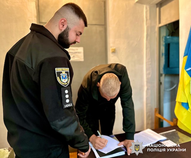 Свежие новости: На Первомайщині поліцейські затримали чоловіка за спробу підкупу правоохоронця