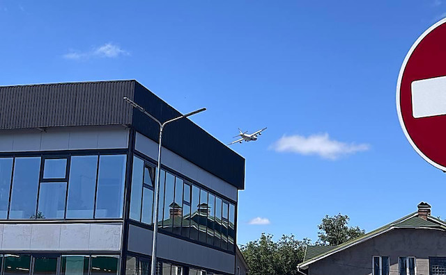 Свежие новости: У небі над Києвом помітили літак