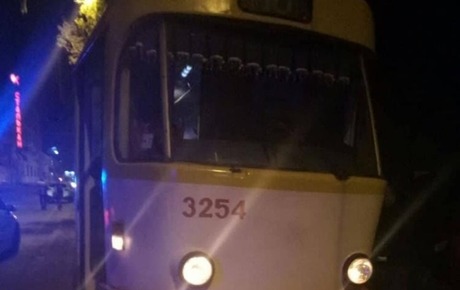 Свежие новости: В Одессе трамвай отрезал ногу мужчине