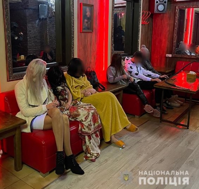 Фото новости: В Николаеве правоохранители накрыли бордель, в котором «работали» несовершеннолетние : заведение работало рядом с органами прокуратуры и полиции Свежие новости: В Николаеве правоохранители накрыли бордель, в котором «работали» несовершеннолетние : заведение работало рядом с органами прокуратуры и полиции