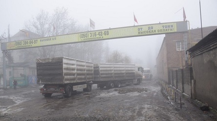 Свежие новости: ВИДЕО: В Николаеве два зерновоза MAN застряли прямо посреди проезжей части