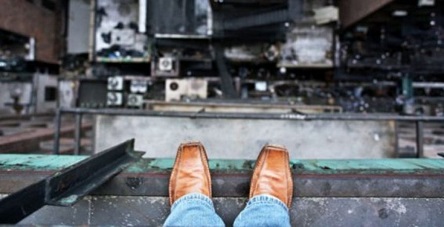 Свежие новости: В Киеве пожилая женщина пытается выпрыгнуть из окна высотки