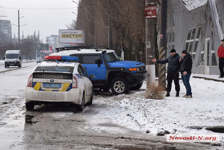 Свежие новости: В Николаеве столкнулись сразу четыре автомобиля — «Крузер» занесло