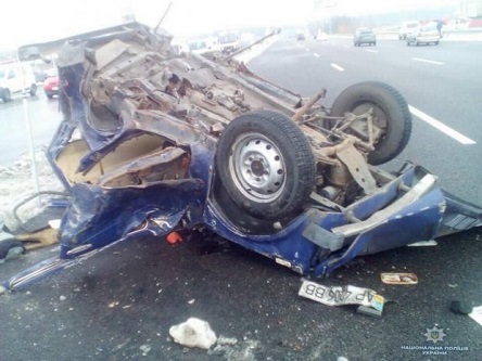 Свежие новости: Поблизу Києва легковик влетів в автобус з дітьми, є загиблі