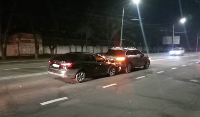 Свежие новости: В Николаеве пьяный военный на «Форде» въехал в «Порше»