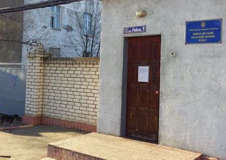 Свежие новости: Военкомат в корабельном районе сбрасывает канализацию на тротуар