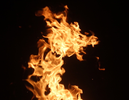 Свежие новости: В Индии сожгли заживо женщину, посчитав ее ведьмой