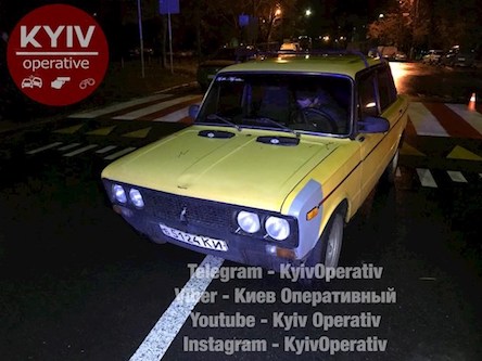 Свежие новости: В Киеве ВАЗ сбил на переходе женщину с маленьким ребенком