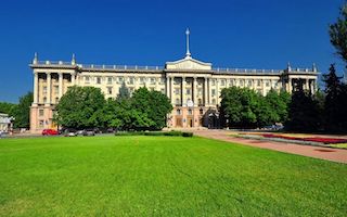 Свежие новости: Ялинки біля Миколаївської міськради були в хорошому стані і не підлягали вирубці, — Держекоінспекція