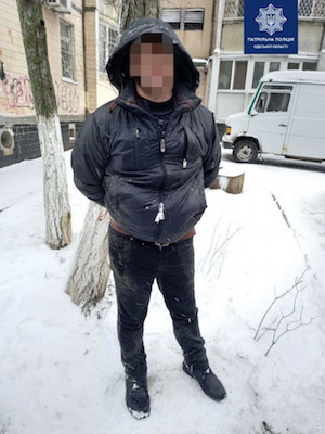 Фото новости: В Одессе поймали грабителя, который пытался сбежать с украденной сумкой Свежие новости: В Одессе поймали грабителя, который пытался сбежать с украденной сумкой