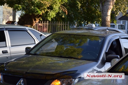 Свежие новости: ВИДЕО: В центр Николаева съехались таксисты: пассажир отказался платить