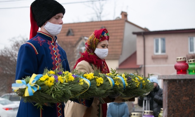 Свежие новости: В Николаеве почтили память погибших во время Революции достоинства