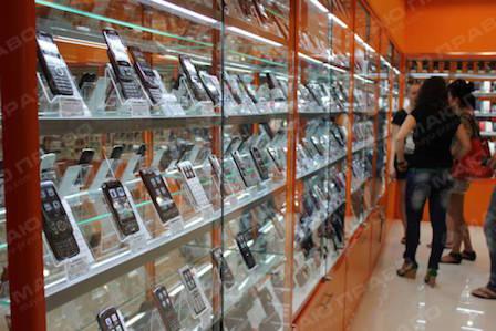 Свежие новости: В Вознесенске неизвестные из магазина украли 63 мобильных телефона