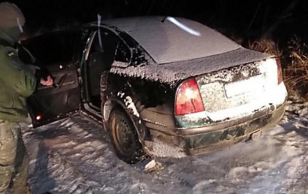 Свежие новости: В Черновицкой области автомобиль контрабандистов прорвался через границу, пограничникам пришлось открыть огонь