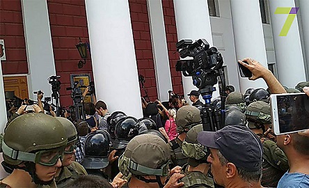 Свежие новости: ВИДЕО: В Одессе требуют отставки Труханова