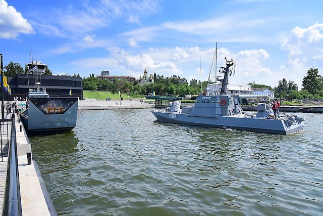 Свежие новости: Накануне Дня ВМС в Николаев зашли корабли