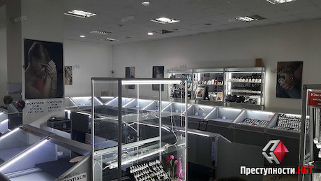 Свежие новости: ФОТО: В Николаеве неизвестные ограбили ювелирный магазин