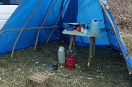 Фото новости: Под Ровно вернувшийся из Италии украинец самоизолировался в палатке у реки Свежие новости: Под Ровно вернувшийся из Италии украинец самоизолировался в палатке у реки