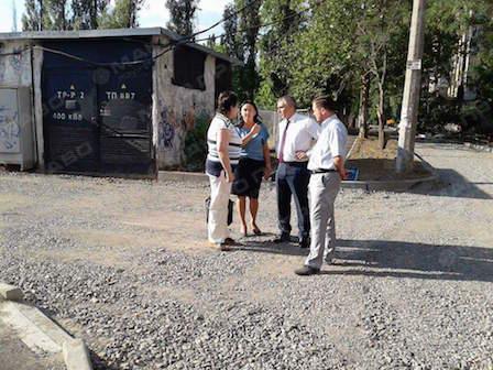 Свежие новости: Сенкевич проинспектировал ход ремонта внутриквартальных дорог в Корабельном районе